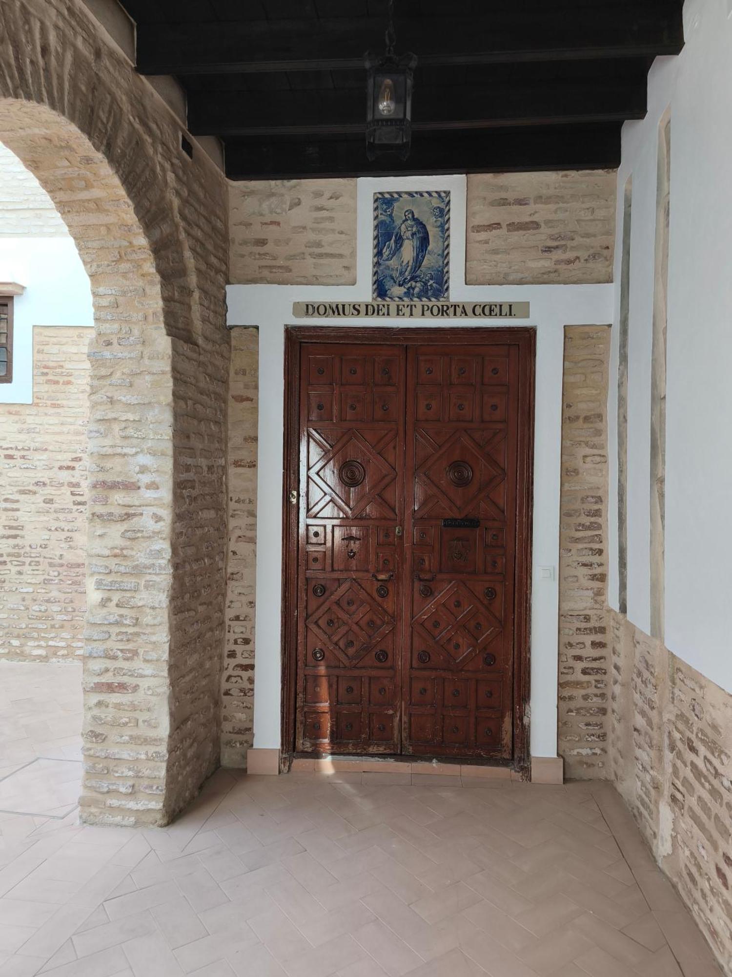 Hospederia Monasterio De San Leandro Pensión *